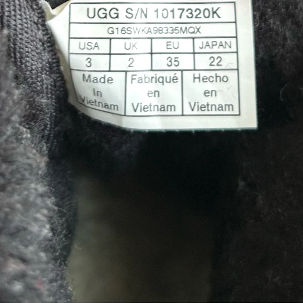 UGG Little Kid Neumel II Chukka Boot Black‎ 3 Unisex